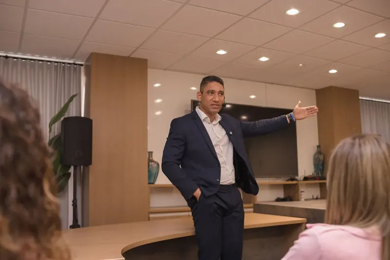 A sala do Coworking Pedra Branca durante a turma de 2024